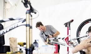 On The Spanners Bremsen Entluften Mit Greg Minnaar Und Jason Marsh In 2020 Videos Santa Cruz Mtb