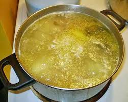 Comment Faire Son Propre Bouillon De Poulet Maison Bouillon De Poulet Maison Recettes De Cuisine Bouillon De Poulet