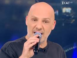 Σύμφωνα με τα όσα αναφέρει η εφημερίδα «espresso» οι δύο παρουσιαστές που συνδέονται με πολύχρονη φιλία κάνουν ένα βήμα παραπάνω και η σχέση τους θα έχει πλέον. Nikos Moytsinas H Apanthsh Toy Sto Prosblhtiko Mhnyma Poy Dexthke Video