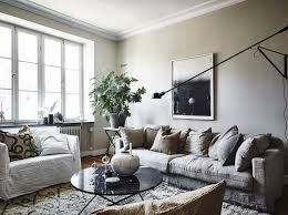 Dazu fehlt nur noch die passende flauschige decke und eine schöne kerze für die perfekte atmosphäre zum gemütlichen entspannen im wohnzimmer. 10 Tipps Wie Sofas Gemutlicher Werden