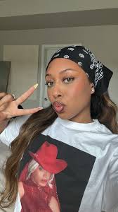 BEAUTY & FRAGRANCE EXPERT