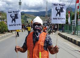 Pegiat ham papua menilai kasus kekerasan di papua dan papua barat terus terjadi lantaran tidak adanya penerapan pengadilan ham dan komisi kebenaran dan rekonsiliasi seperti yang. Trans Papua Surabaya Ekspedisi Surabaya Papua Terpercaya Papandayan Cargo Surabaya Tran Ocean Shipping Indonesia Tosi Kami Adalah Perusahaan Yang Bergerak Di Kami Melayani Pengiriman Barang Untuk Rute Dari Surabaya Tujuan