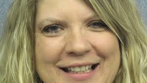 Ellen Mahan's Instagram, Twitter & Facebook