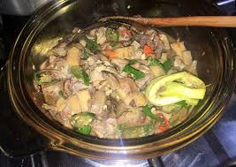 It is made from noodles, locally known as kwetiau, which are stir fried in cooking oil with garlic, onion or shallots, beef, chicken, fried prawn. Resep Kwetiau Oseng Resep Enyak