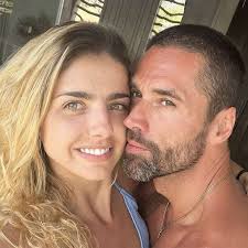 People - ¡Michelle Renaud lo confirma! "La familia crece" 😍👉🏼 bit.ly/4kArKbv | Facebook