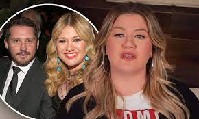 Kelly Clarkson Appears To Hint At What Led To Her Divorce From Brandon Blackstock Daily Mail Online
