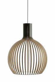 de octo 4240 is een prachtige lamp uit de bijzondere collectie van secto design een grote elegante lamp die door het opengewerkte hanglamp lampen lampen hal