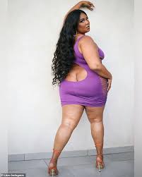 Sängerin lizzo (31, truth hurts) hat genug davon, dass frauen immer wieder wegen ihrer körper kritisiert werden. Lizzo Zeigt Ihr Derriere In Einem Hautengen Ausgeschnittenen Kleid Wahrend Sie Fur Eine Reihe Von Instagram Aufnahmen Posiert Aktuelle Boulevard Nachrichten Und Fotogalerien Zu Stars Sternchen
