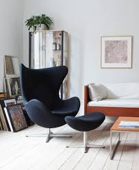 New upholstered with dakar black aniline leather. Designklassiker Wohnideen Mit Dem Egg Chair Schoner Wohnen