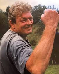 The big man, no doubt, is celebrating another lump in the net! ⚫ PLACE  ORDERS ONLINE: www.rodhutchinson.co.uk ⚫ PRODUCT ENQUIRIES: info@rodh.org ⚫  QUALITY MATTERS #rodhutchinson #rodhutchinson_benelux #karpfen  #karpfenangeln #luggage #mirrorcarp ...