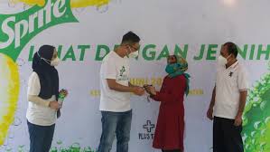 Dengan tokopedia, mencari toko makanan & minuman yang menjual coca cola 390 terdekat dari lokasi kalian saat ini menjadi lebih mudah dan. Sprite Kirim Bantuan Kacamata Daur Ulang Ke Banten Dan Bali