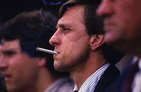 With johan cruyff, the grace of rudolf nureyev came to the football pitch. Cruyff Raucht Fotos Imago