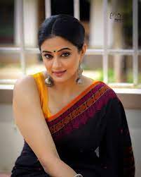 Priyamani is a south indian actress she won the prestigious national film award for best actress for her successful role muthazaghu in film paruthiveeran. Priyamani Aka Priya Mani Photos Stills Images