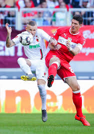 Minutedoppelchance für den vfb auf der gegenseite! Bundesliga 2018 19 Fc Augsburg Gegen Vfb Stuttgart Die Bilder Des Spiels