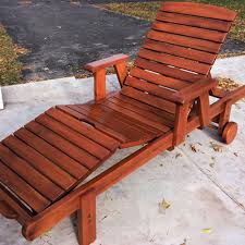 Elle est fait de bois dur résistant et la structure en aluminium. Chaises Adirondack Et Meubles D Exterieur En Bois De Cedre Cedtek