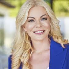 Kristin Hupp's Instagram, Twitter & Facebook