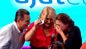 Suntem aici să vă ajutăm. Mama Care A RenunÅ£at La Tot Pentru A È™i Salva Cei 3 Copii Pe Care Ii CreÈ™te SingurÄƒ A Primit Cadoul Visat Mereu Aproape