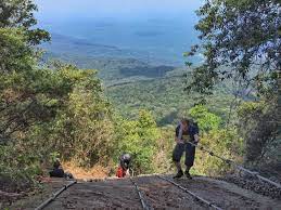 Namun pada 1987, enam orang singapura tersesat di gunung ledang kerana cuba. Kena Tipu Bila Mendaki Gunung Ledang Mat Salleh Cari Makan