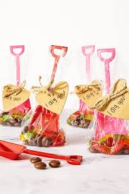 Find unique present ideas from the uk's best small creative businesses. 40 Diy Valentine S Day Gift Ideas Easy Homemade Valentine S Day 2021 Presents