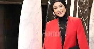 Batang ayah yang besar, hitam dan panjang kucoba kumasukkan dalam mulutku, tetapi karena bibirku yang mungil batang itu hanya. Kongsi Cerita Dalam Kain Bila Dengar Macam Ngeri Bunyinya Erra Fazira Mingguan Wanita