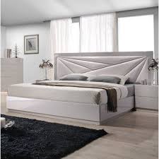 Wade Logan Ernesto Tufted Upholstered Platform Bed Wayfair In 2020 Platform Bedroom Sets Modern Platform Bed Modern Bedroom Set