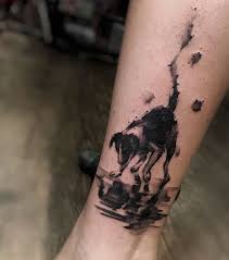 Le tatouage homme biomécanique renvoie à la fois à l'utilisation des instruments modernes d'une part et d'autre part, à l'utilisation des produits naturels. 95 Tatouages Chien Meilleurs Dessins Et Signification