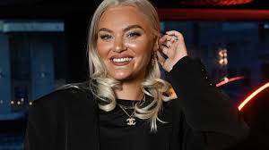 Amanda Bergman is touring Sweden instead