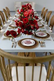 Red Floral Centerpieces In A Garden Style With Fabric Covered Table Centennial Gardens Houston Tx Renta In 2020 Altar Flowers Wedding Flower Artists Flower Designs