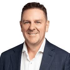 Damien Gallagher's Instagram, Twitter & Facebook