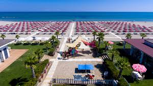 Con eleganti camere e appartamenti dotati di. B B Il Giardino Sul Mare Con Piscina Vacanze In Abruzzo Martinsicuro