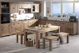 decouvrez nos cuisines en bois massif veritable lieu de partage cuisine ouverte cuisine bois massif decoration interieure
