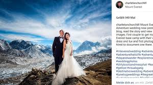 So finden sie das perfekte hochzeitskleid. Hochzeit Am Everest Mit Bergstiefeln Unterm Brautkleid Stern De