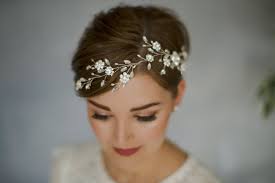 Bridal hairstyles for short hair include romantic updos, glamorous old hollywood curls and unique hair accessories (headbands, barrettes and flower crowns), as seen in some of our favorite short wedding hair 'dos. Crystal Bridal Hair Accessory Hair Vine For Short Hair Bride Inspiration Bohemian Wedding Hair Short Hair Bride Bohemian Bridal Hair