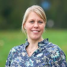 Ellen Ruhl's Instagram, Twitter & Facebook