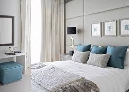 Le bleu canard, la couleur tendance de ces dernières années continuent à faire sa belle dans les chambres à coucher. Look Gray Bedrooms Grey Bedroom Decor Bedroom Turquoise Teal Master Bedroom