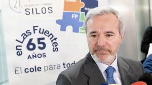 Azcón reivindica las renovables y dejar al capital privado invertir en  autopistas eléctricas