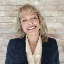 Holly Mclemore's Instagram, Twitter & Facebook