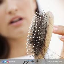 لا تبالغي في تمشيط الشعر فان التسريح المستمر يضعف الشعر ويزيد من تساقطه كذلك امتنعي عن شده إ Treat Thinning Hair Hair Loss Natural Remedy Problem Hair Loss