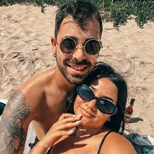 A special delivery to @portugal 🏆 😄 @euro2024