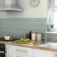 See full list on diy.com Trentie Green Gloss Metro Ceramic Wall Tile Pack Of 40 L 200mm W 100mm Diy At B Q