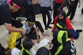 Does this phrase make your team members roll their eyes and slip off to the nearest exit? 5 Aktiviti Mudah Team Building Asiacamp