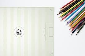 Mit dem dem fußballplatz malbuch schreiben lernen!tolle schwungübungen zur schulung der motorik und entzückende bilder zum ausmalen.plus lustige sticker als besonderer anreiz für die kinder. Fussball Schreibtischunterlage Kinder Xxl Kaufland De