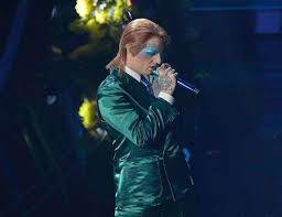 Amadeus, a proposito, ha annunciato che il suo festival di sanremo 2020 vedrà la partecipazione di un totale di 10 vallette. Achille Lauro Abito Sanremo 2020 Quarta Serata Look E Stilista All Ariston Moda Donna Spettacolo Gossip E Bellezza Leichic It