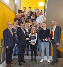 Unsere kompetenten berater helfen ihnen gerne. Facebook