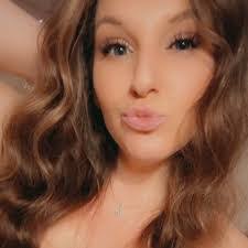 Kera Bender's Instagram, Twitter & Facebook