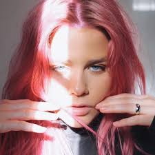 Belle Ford's Instagram, Twitter & Facebook