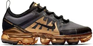 Black And Gold Vapormax Plus On Feet Amazon Com Shoes For Kids Kid Shoes Kids Shoes Nike Air Vapormax