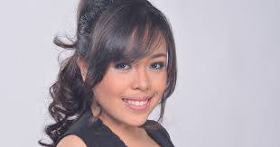 Catherine Loria's Instagram, Twitter & Facebook