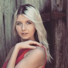 Julie Nance's Instagram, Twitter & Facebook