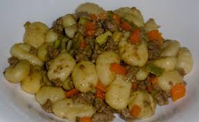 Segui i nostri consigli per realizzare un piatto gustoso, sano e indimenticabile! Tengofame Gnocchi Con Ragu Di Carne E Verdure